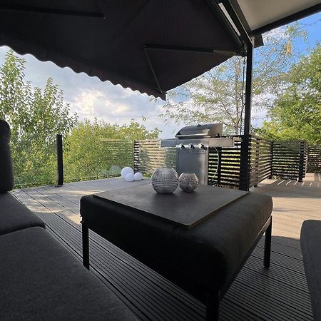 Pergola House In A Green Oasis With Fantastic View Daire Petrovaradin Dış mekan fotoğraf