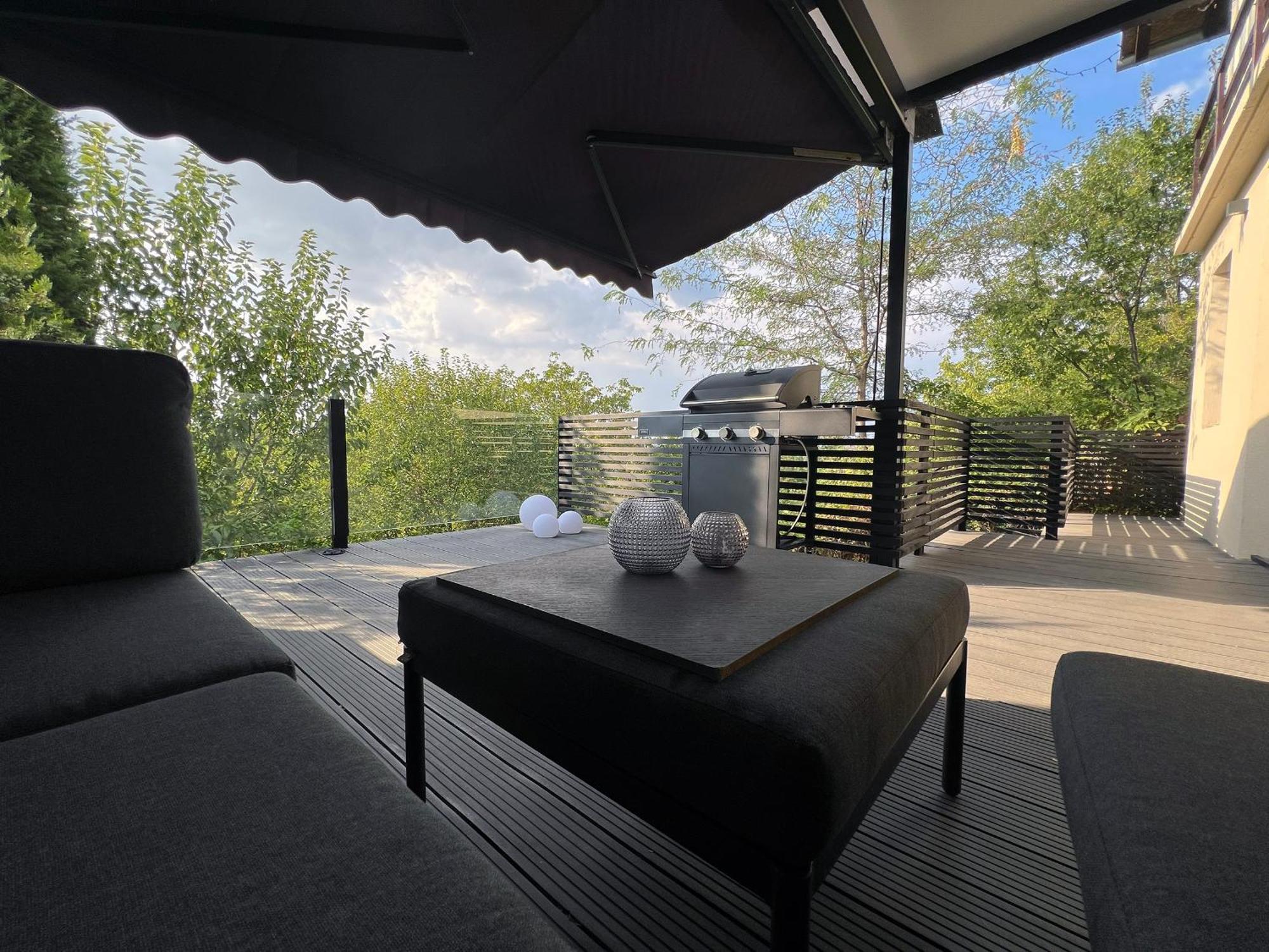 Pergola House In A Green Oasis With Fantastic View Daire Petrovaradin Dış mekan fotoğraf